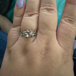 Elegant Gold and Purple Women's Ring